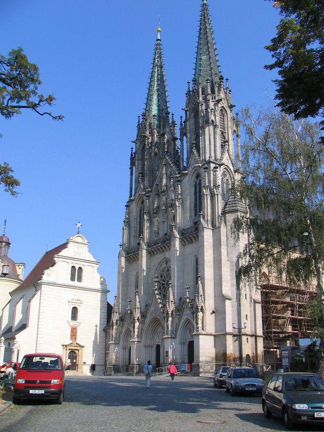 Olomouc’s UNESCO Gem Shines in Moravian Splendor 🏛️✨