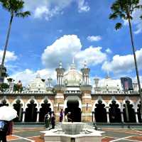 Jamek Sultan Abdul Samad Mosque is one of the historical places in Kuala Lumpur Malaysia. This place is one of the interesting tourist destinations to visit.
