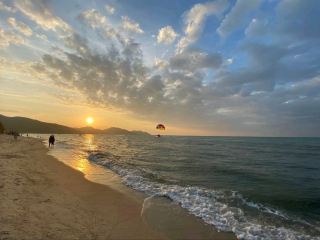 🇲🇾 PENANG ADVENTURE GUIDE ✨
Sun, nature & thrill — all waiting on the island’s fun side 🌊🌿

📍 1️⃣ Batu Ferringhi Beach — Sun & Chill Vibes
Penang’s most famous beach, about 30 mins from George Town 🏖️
Think golden sand, blue waves & lively night markets 🌅

✨ What to Do:
🪂 Try water sports – jet ski, banana boat, parasailing
🍹 Chill at beach bars or seaside cafés
🛍️ Visit the Batu Ferringhi Night Market for local souvenirs
📸 Sunset strolls = pure postcard moments

💡 Tip: Visit around 5PM to catch the sunset & enjoy cooler weather 🌇

🦋 2️⃣ Entopia by Penang Butterfly Farm — Nature’s Wonderland
📍 Jalan Teluk Bahang, ~5 mins from Batu Ferringhi
A lush, glass-domed eco park home to 15,000+ butterflies & exotic insects 🦋🌺

✨ What to Do:
🪲 Walk through Natureland for butterfly gardens & waterfalls
🌿 Explore Cocoon for interactive nature exhibits
🎟️ Tickets: RM49 (Adult) / RM29 (Child)
⏰ Hours: 9AM – 6PM

💡 Tip: Go in the morning — butterflies are most active when it’s sunny ☀️

🎢 3️⃣ Escape Theme Park — Thrills in the Jungle!
📍 Jalan Teluk Bahang, next to Entopia
Perfect for adrenaline lovers — outdoor fun surrounded by rainforest 🌳

✨ Highlights:
🧗♀️ Longest tube water slide in the world 🌊
🌴 Zip-lining, obstacle courses, hill slides & climbing towers
💦 Water Park + Adventure Park combo for all ages
🎟️ Tickets: RM99–RM150 (varies by season)

💡 Tip: Bring swimwear, towel & waterproof phone case 📱💦
🕒 Best to spend at least half a day here — there’s A LOT to do!

🍴 Nearby Eats:
🍤 Local seafood at Ferringhi Garden Restaurant or The Ship
🥥 Coconut shakes & char kuey teow from roadside stalls

💡 Pro Tips for Your Penang Adventure:
🚗 Rent a car / Grab for easy travel between spots (all within 10 mins apart)
☀️ Wear sunscreen & comfy shoes
🎟️ Buy online tickets (Entopia & Escape) for discounts
📸 Don’t miss Batu Ferringhi sunset — golden hour magic 🌇

#PenangIsland #BatuFerringhi #EntopiaPenang #EscapeThemePark #ExploreMalaysia #BeachVibes #AdventureAwaits #NatureLovers #TravelPenang #WeekendGetaway

#penangspots #thingstodo #exploremalaysia #batuferringhi #escapethemepark #travelpenang 





