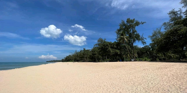 Sky Meets Sea🌊Deasru jhohor baru malasiya tree,Johor Bahru: Beyond Singapore’s Shadow – Your Next A