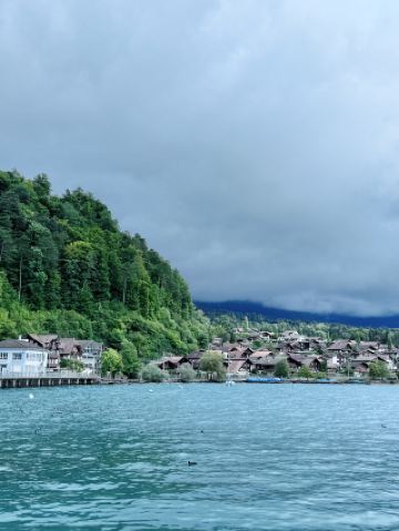 Brienz: 호수와 산의 마법에 감싸인 스위스 마을