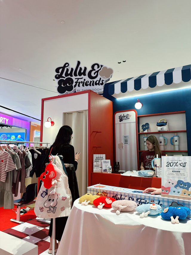 Malaysia’s Xmas Blazer Bash: Sunway Square Vibes 🎄✨ Malaysia’s Xmas Blazer Bash: Sunway Square Vibes 🎄✨