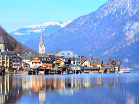 湖に囲まれたお伽話のような湖畔の村】ハルシュタット | Trip.com