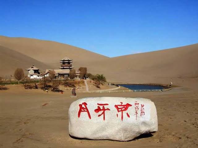 砂と水が共生するシルクロード〜鳴沙山月牙泉。 | Trip.com 敦煌