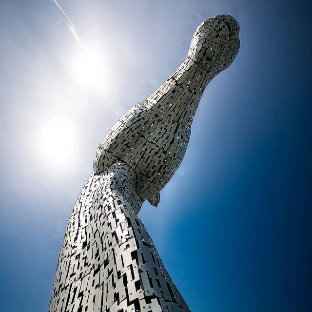The Kelpies & The Helix： 🐴✨  蘇格蘭的現代神話，令人 awe-struck 的馬匹雕塑！