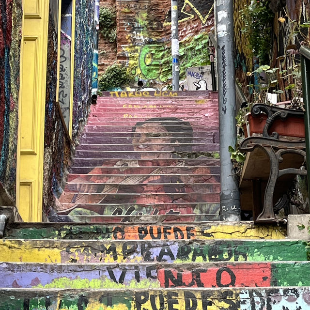 🌈 Explore the Vibrant City of Valparaíso, Chile! 🇨🇱✨