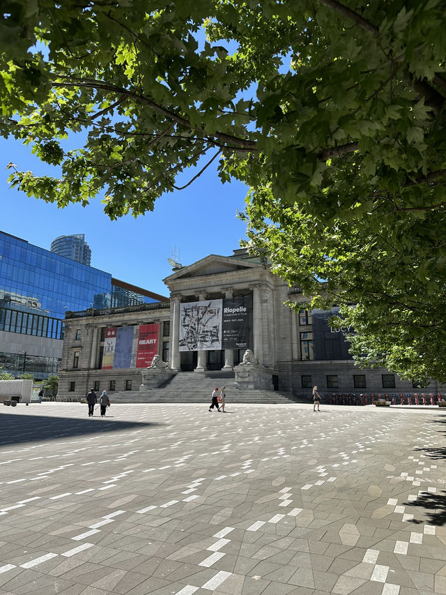 밴쿠버 다운타운에 있는Vancouver Art Gallery 