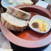 【ジョージア🇬🇪/中庭にあるオシャレなワインバー&レストラン🍽️】