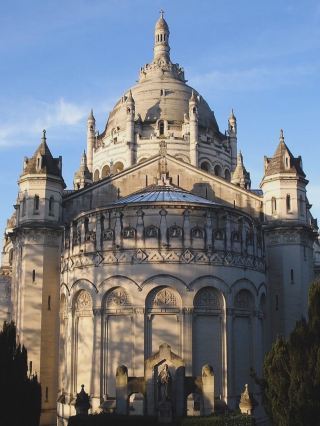 Basilica of Lisieux, a spectacle of light! 🌈