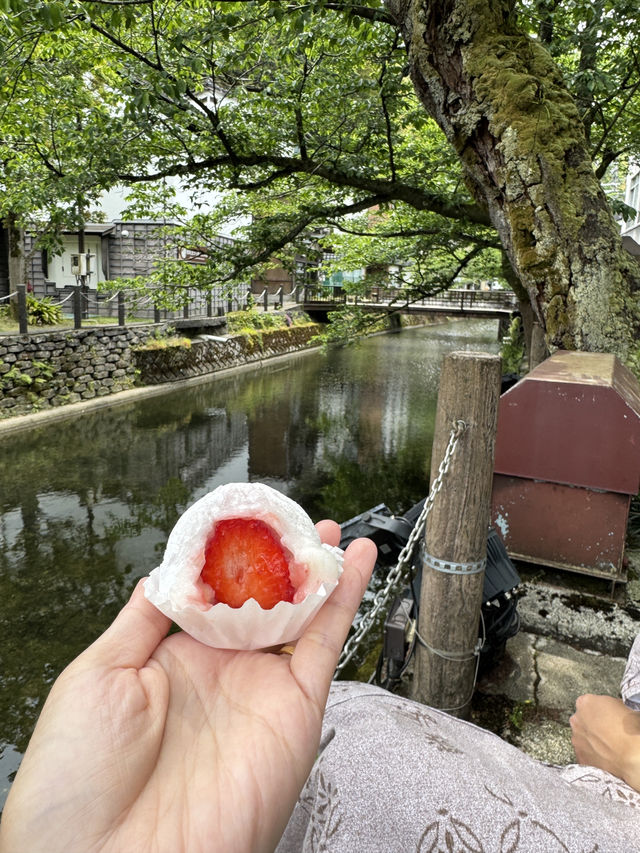 Romantic vibes in Kinosaki Onsen!