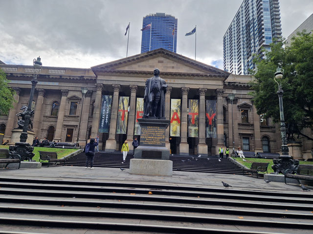 Street art and city heart — Melbourne vibes all day