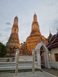 Bright lights, bustling streets, and unbeatable street food – Bangkok never sleeps.