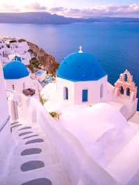 🌅 Santorini: The Iconic Island of White Domes, Blue Seas, and Timeless Romance 🇬🇷✨