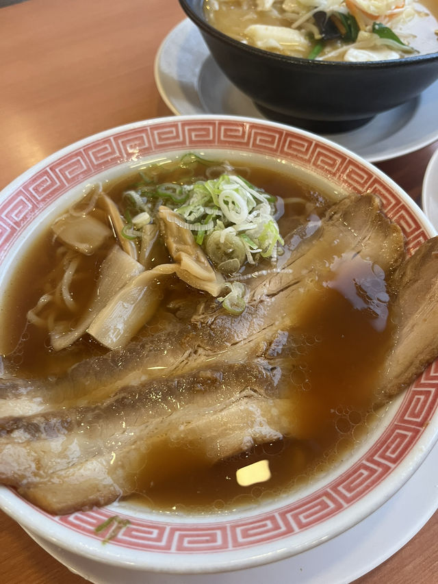 🍜 Japan’s Cheapest Ramen Chain? Yes, Please. 幸楽苑 = Ramen for Under $5! 🇯🇵💸