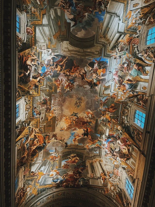 A Mirror to the Divine in Roma A Mirror to the Divine in Roma