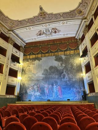 Volterra’s Art Walk: full review of the city theater 