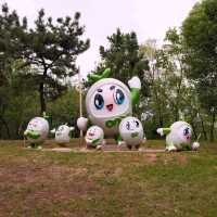 Family-Friendly Statues on Wanliuzhou Island 🏞️🗿👨‍👩‍👧‍👦