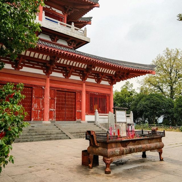 Tranquility Above Yushan – The Taoist Temple Experience ⛩️🌄