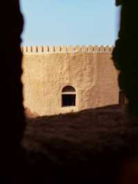 황금의 모래와 그림자의 도시, 룩소르 