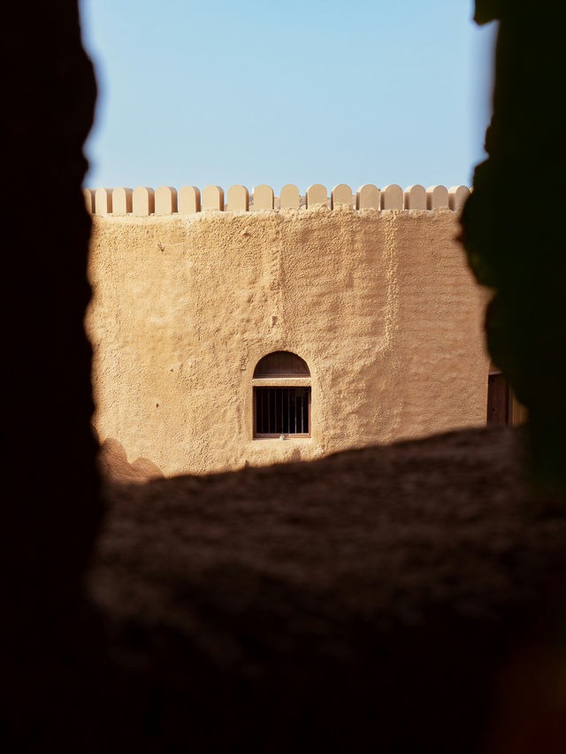 황금의 모래와 그림자의 도시, 룩소르 