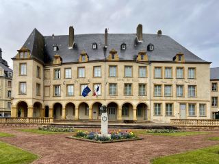 ティオンヴィル（Thionville）はフランス北東部のモゼル県、モゼル川の畔に位置し、ルクセンブルクから約30キロ離れたフランスの。