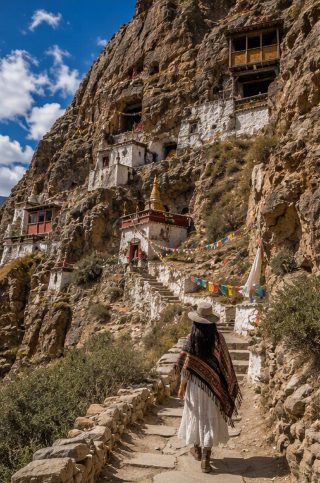 🏔️This is Drak Yerpa, around 30 km northeast of Lhasa.✨