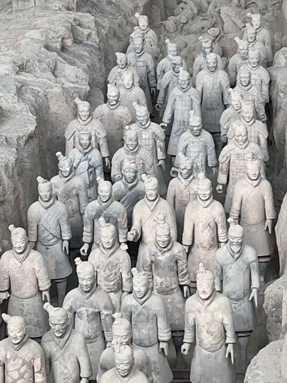 世界遺産・兵馬俑】俑(人形)は20%巨大化され迫力があります | Trip.com