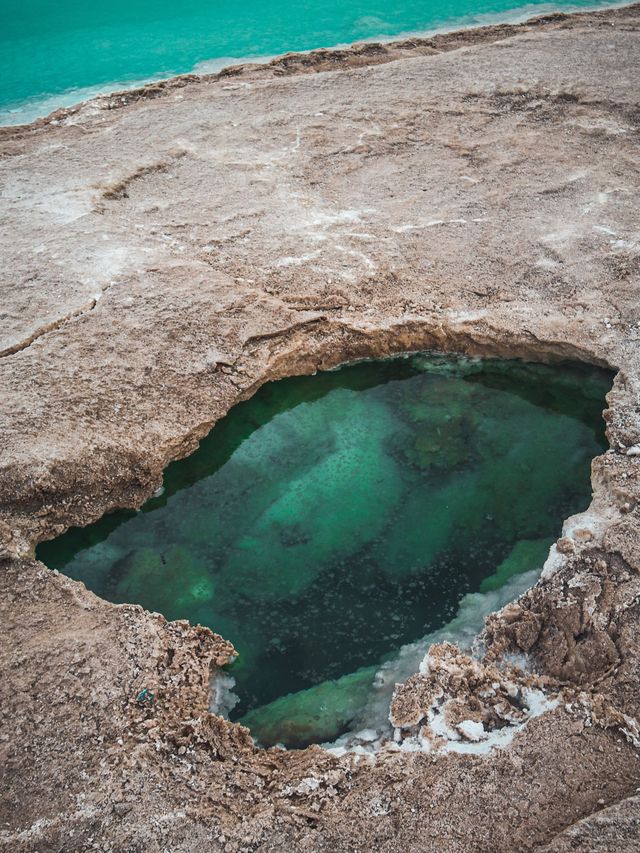 Prettiest Emerald Salt Lakes in China 😍