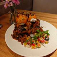 Warm Culinary Haven at Mama Kelly