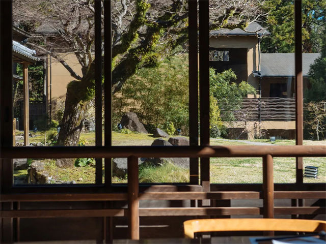 🎨 箱根アートツアー：地元の美術館や伝統工芸展を探索！🖼️