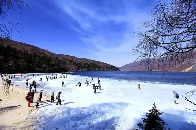 ฤดูหนาวของ Mugecuo: ความหลงใหลของน้ำแข็งสีน้ำเงิน