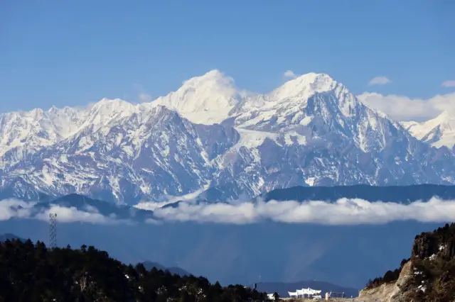 雪山や雲海を見るのに最適な場所——牛背山