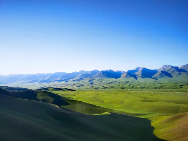 濃妝淡抹總相宜的草原