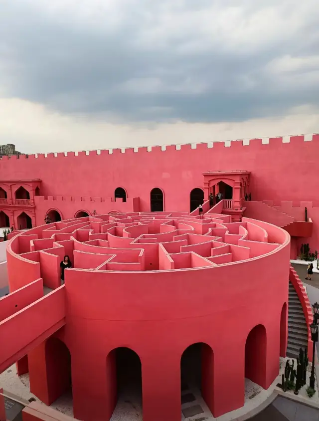 Hangzhou is not only home to the West Lake, but also a pink castle where you can come and experience a day as a princess