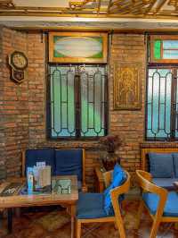 This is a retro café in Xiguan that seems to have stepped out of a painting, Houmi.