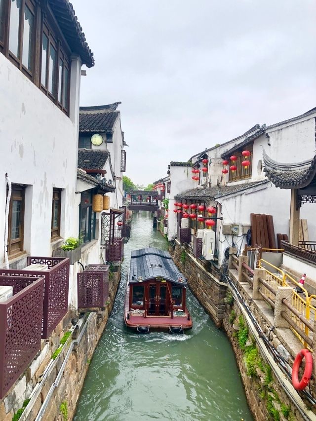 沉醉在蘇州山塘街的古風韻味