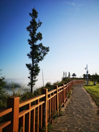 A niche travel destination for the May Day holiday, Huma County's Luding Mountain