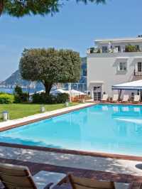 Capri's Cozy Corners: Top Hotel Picks 🌟🏨🍋
