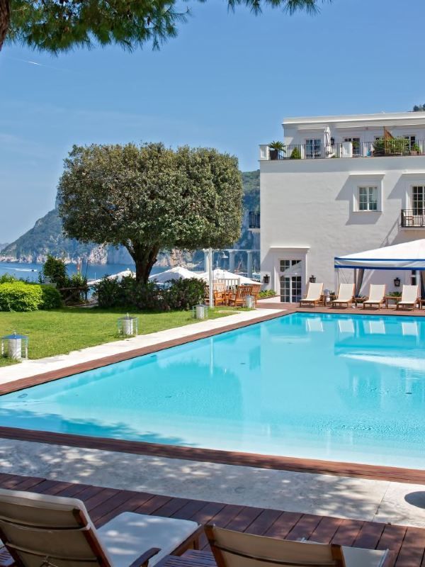 Capri's Cozy Corners: Top Hotel Picks 🌟🏨🍋