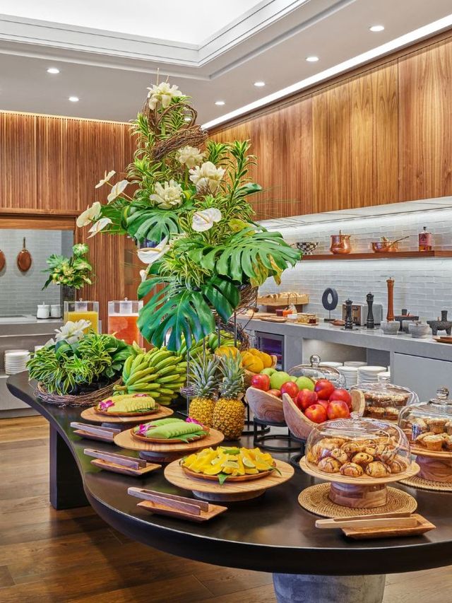🌺 Maui Magic: Top Stays at The Ritz-Carlton Kapalua 🏨✨