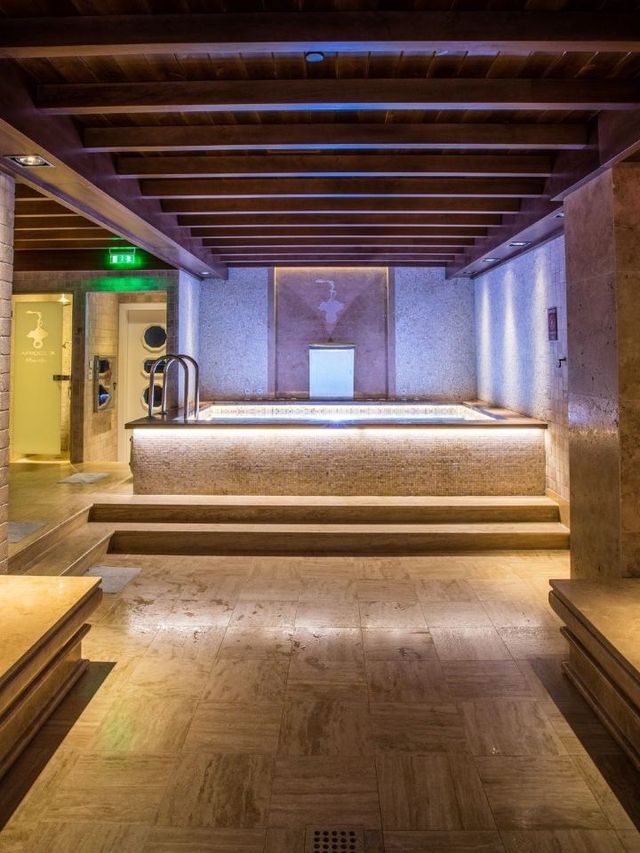 🌟 Greek Getaway: Unwind at Pomegranate Wellness Spa 🏖️🍹