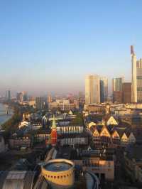 🌟 Frankfurt's Finest: Sheraton's Sweet Spot! ✈️🛌