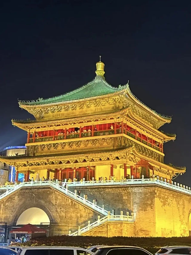 大唐盛景重現：西安大唐不夜城的璀璨之夜。