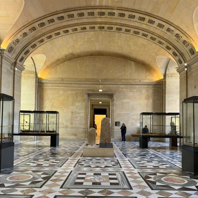 The MET x The Louvre, what’s more enjoyable than that! 🇫🇷
