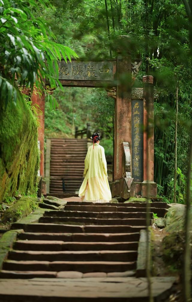 國慶出行~  小眾微度假眉山三天兩晚遊之中岩寺。