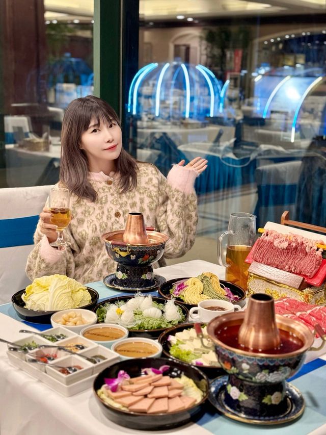 專屬它的浪漫~與黑天鵝作伴，品嚐地道湖畔涮肉！