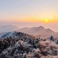 白雪皑皑·山巅美景大放送。