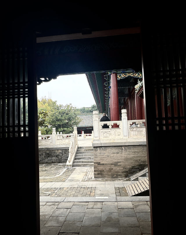 紅牆綠瓦故宮風—鄭州文廟