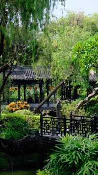 逃離都市的煩囂，踏入詹園的清幽之境。