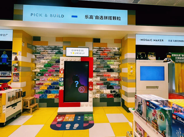  重慶市渝中區商場發現一個很有特色店舖：樂高。適合拍照打卡、週末閒暇度假地！ 